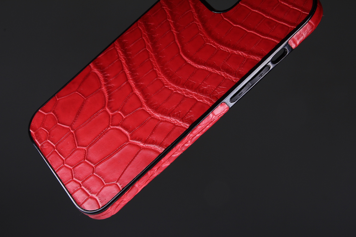 Чехол на любую модель iPhone из кожи крокодила
