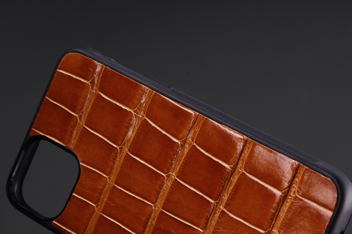 Чехол на любую модель iPhone из кожи крокодила