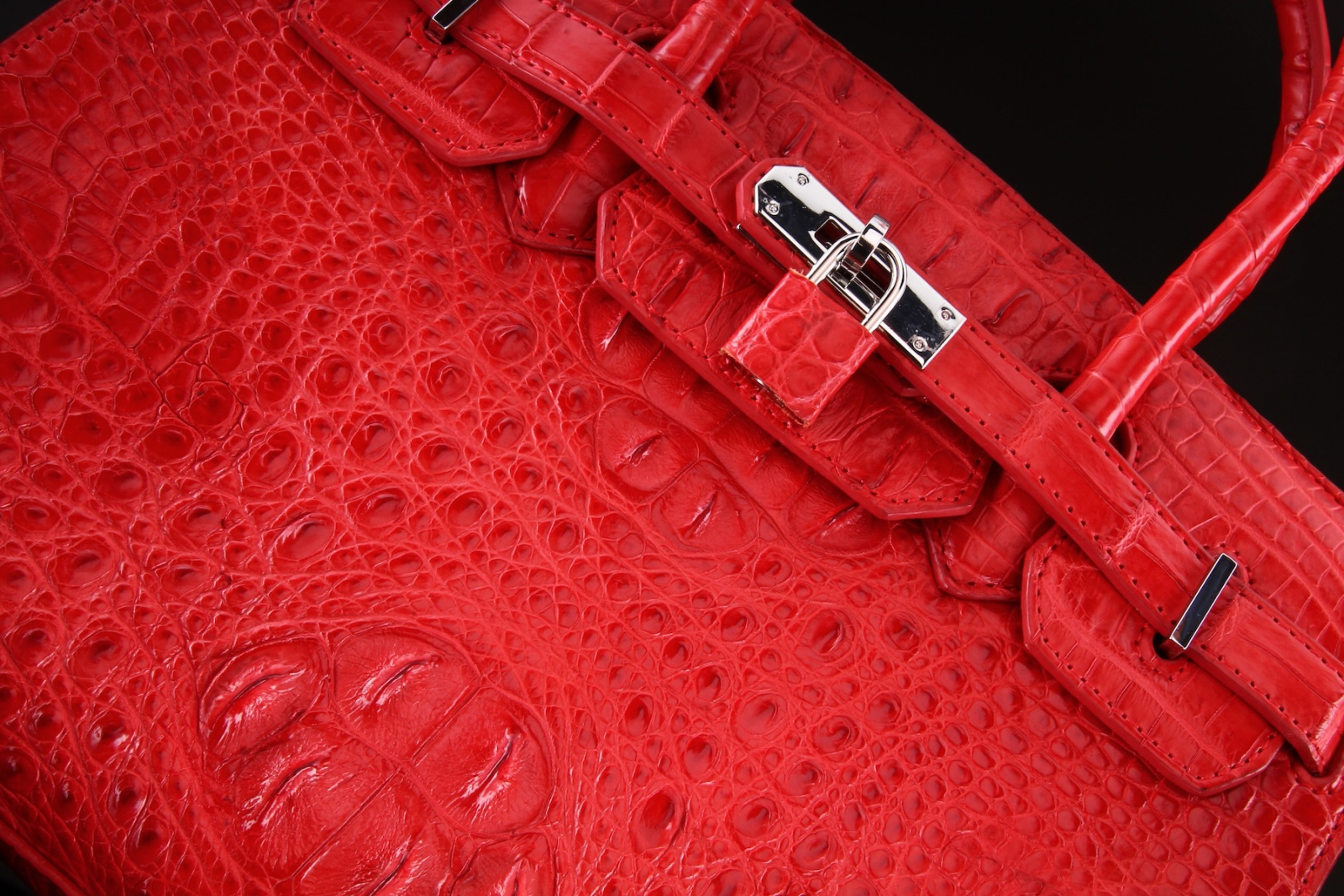 Сумка из кожи крокодила