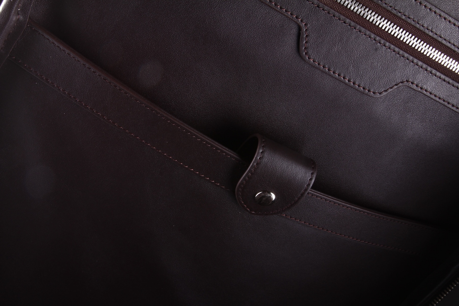 Чемодан из кожи крокодила