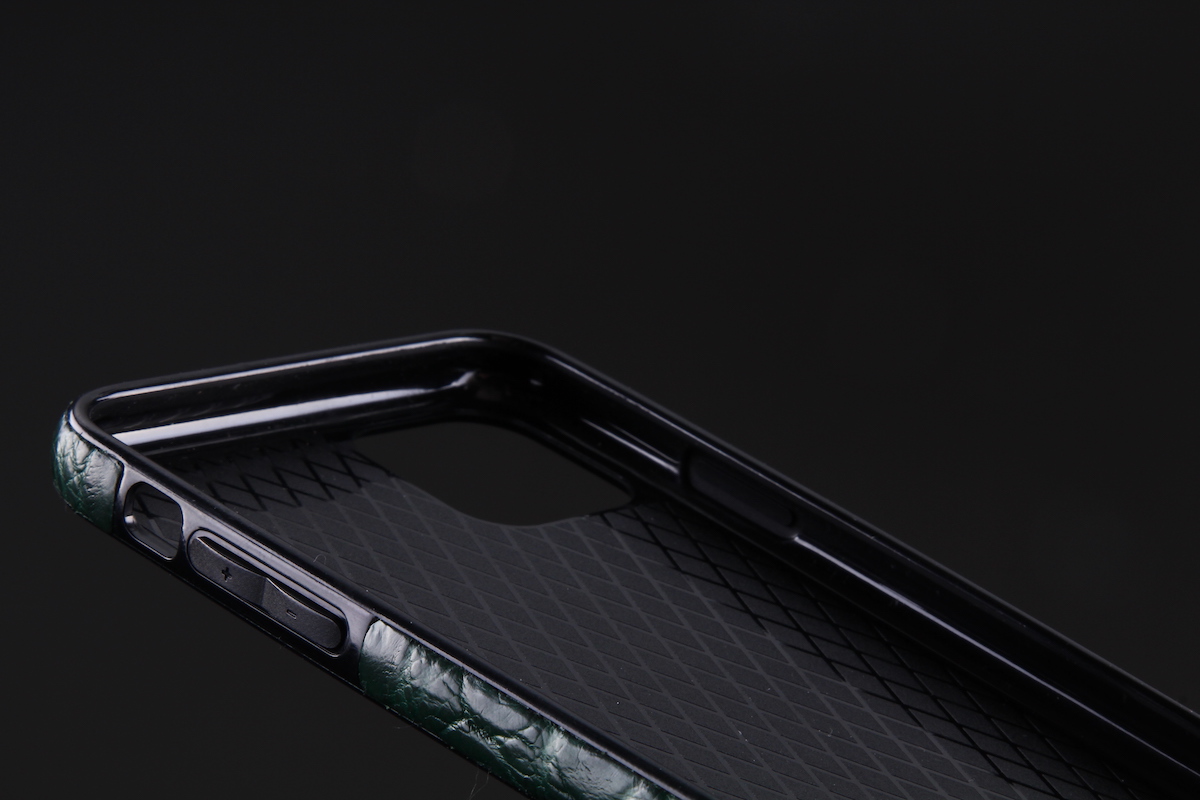 Чехол на любую модель iPhone из кожи крокодила