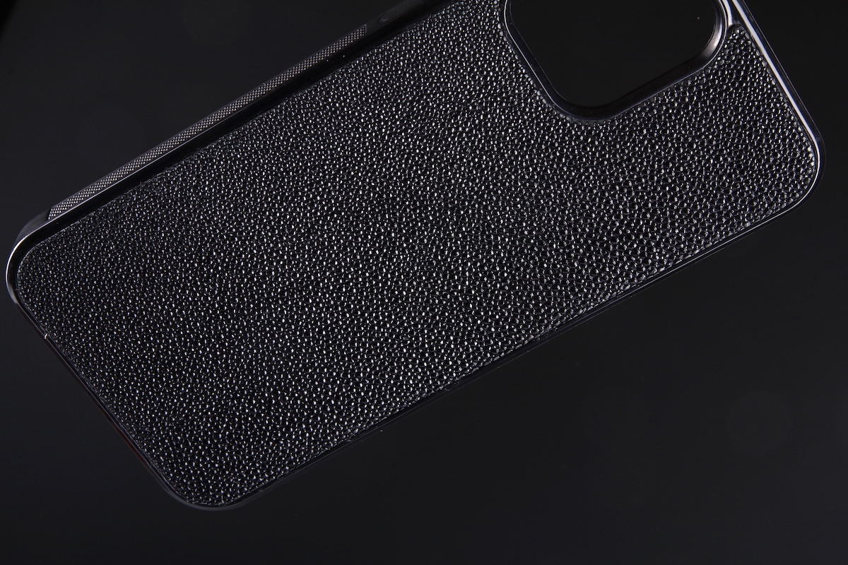 Чехол на любую модель iPhone из кожи неполированного ската