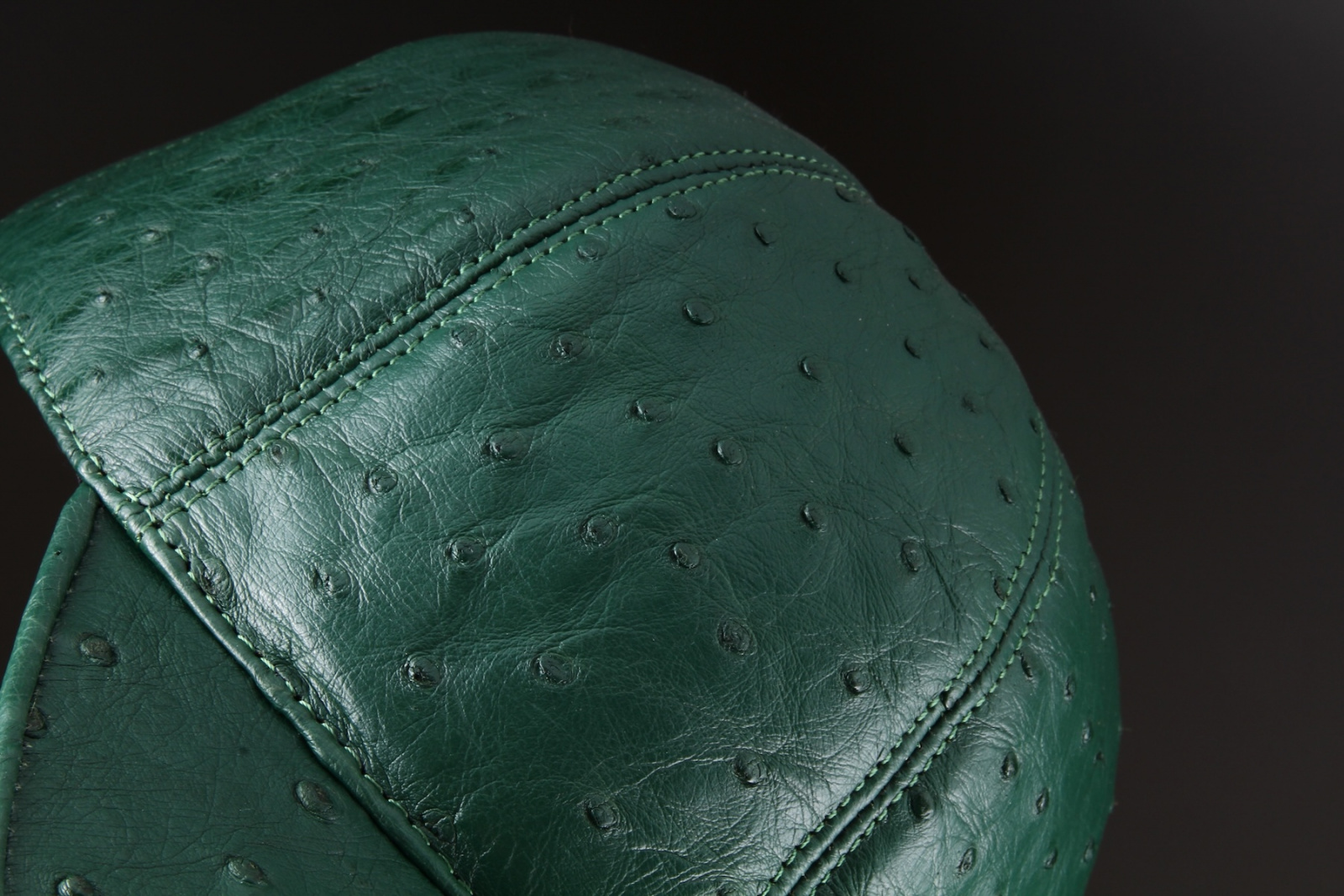 Бейсболка из кожи страуса