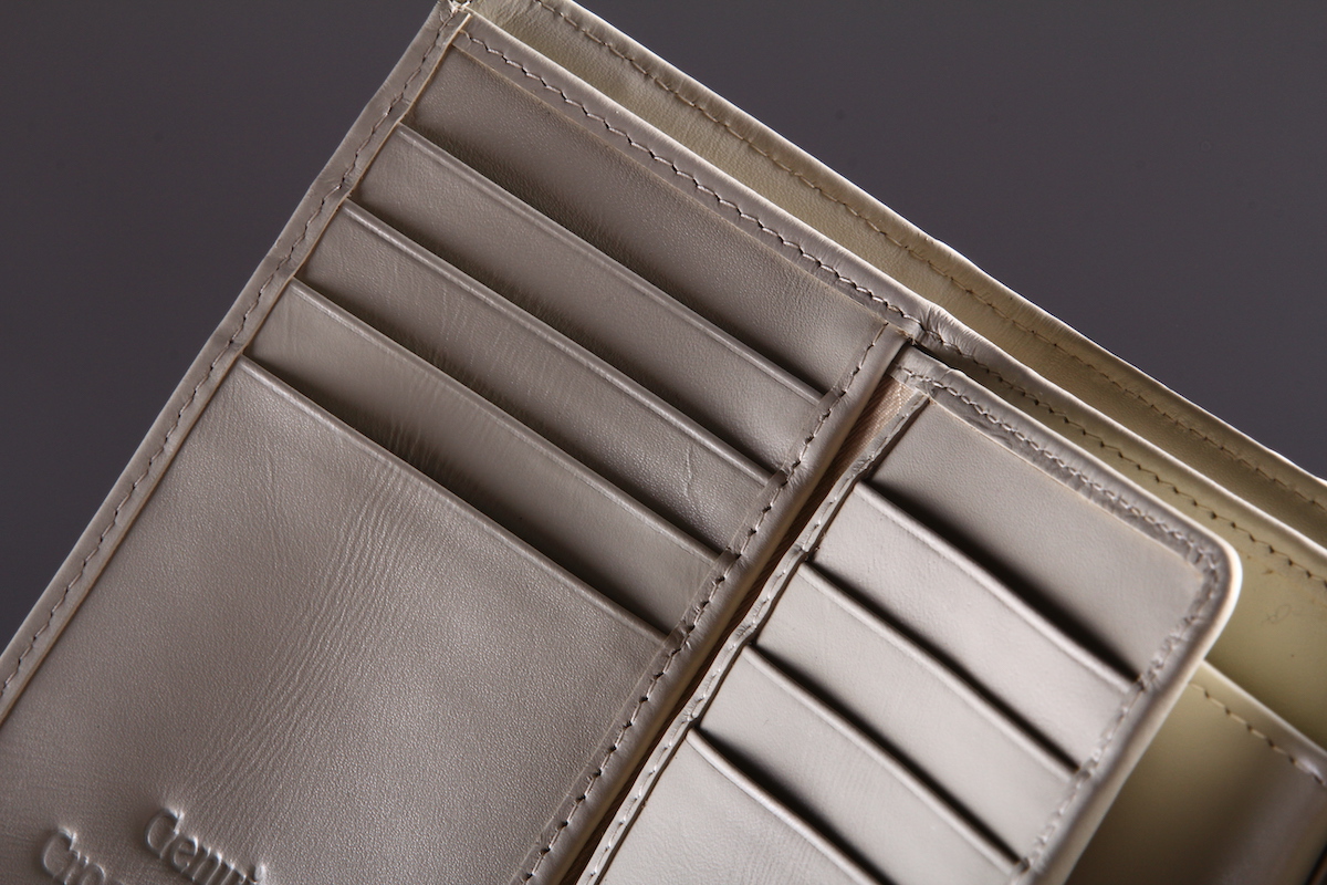 Кошелек из кожи крокодила