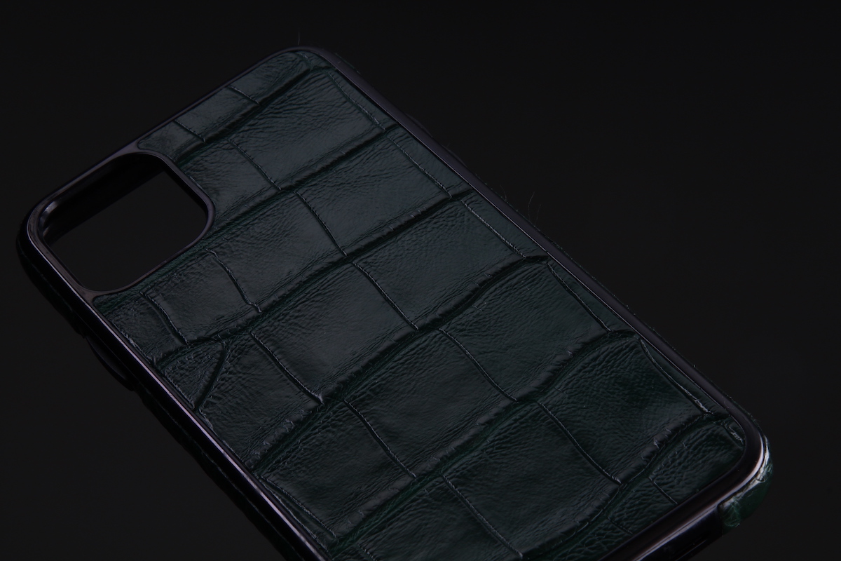 Чехол на любую модель iPhone из кожи крокодила