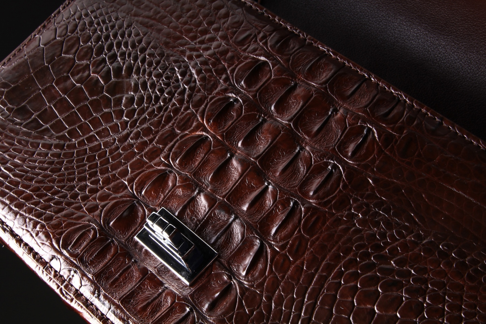 Сумка из кожи крокодила, middle
