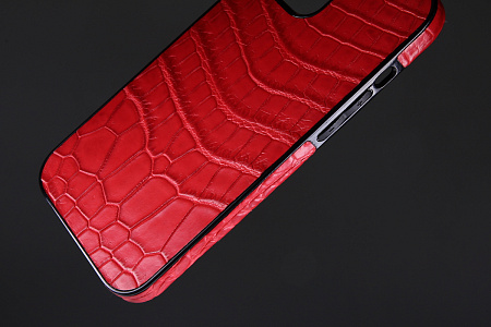Чехол на любую модель iPhone из кожи крокодила