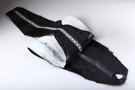Кожа морского ската ROW STONE, с полосой, ширина 14-16 см, длина 55-65 см